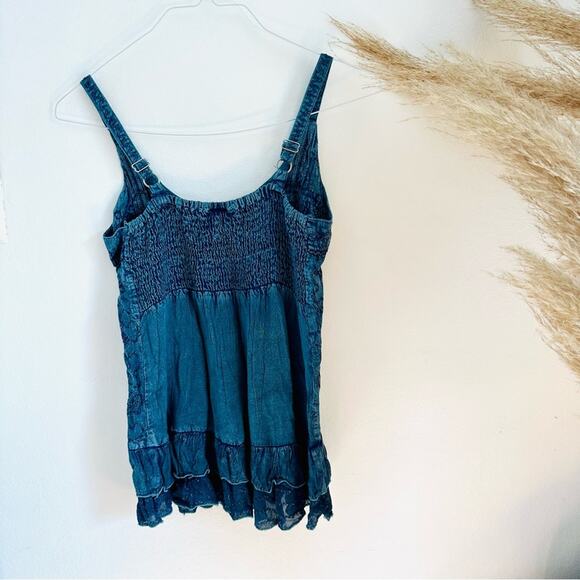 VINTAGE Cute Options Blue Denim Chambray Embroidered Ruffle Tank Top Blouse M - Picture 5 of 9
